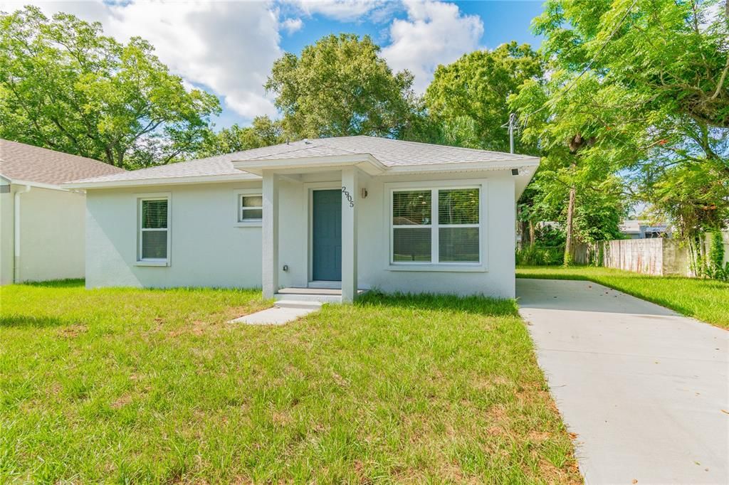 Recently Sold: $216,900 (3 beds, 2 baths, 979 Square Feet)