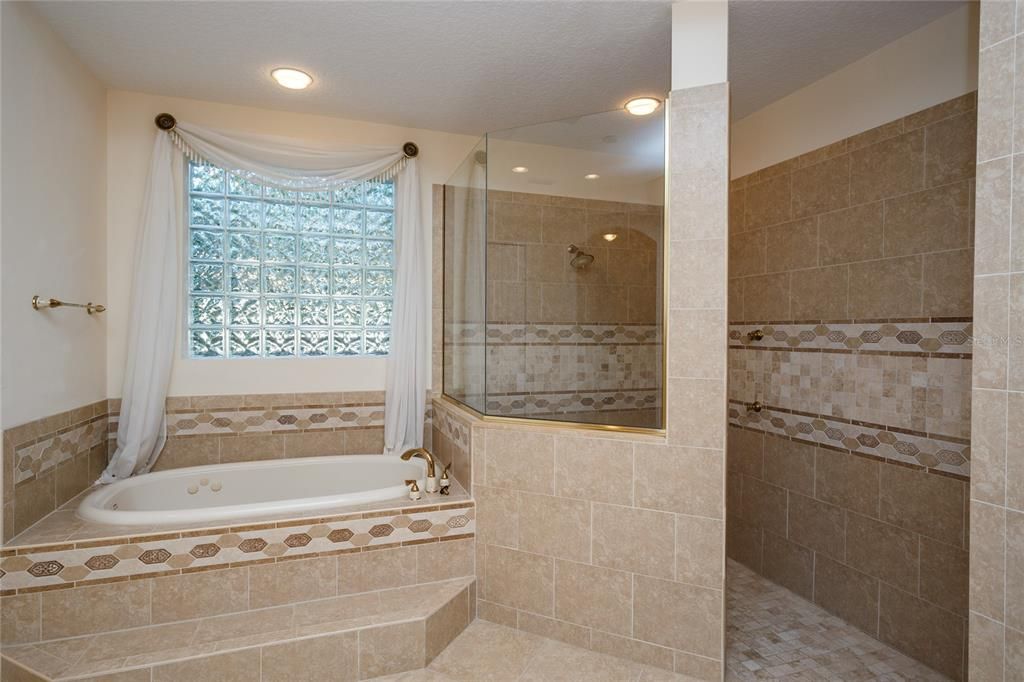 Недавно арендовано: $4,500 (5 спален, 4 ванн, 3893 Квадратных фут)