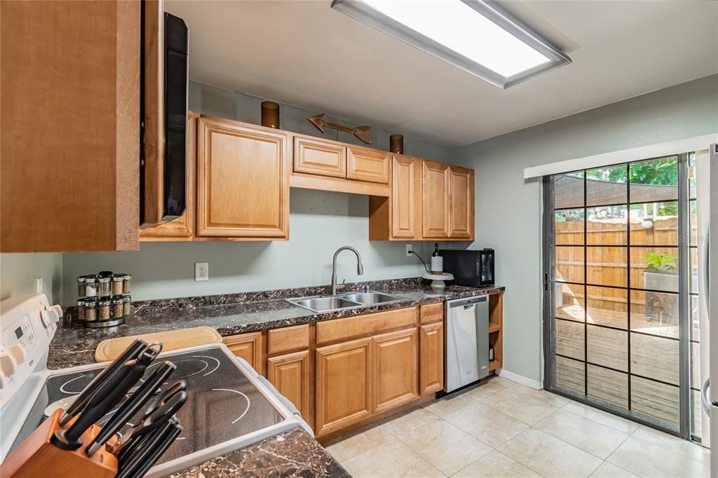 Recently Sold: $334,000 (4 beds, 1 baths, 1382 Square Feet)
