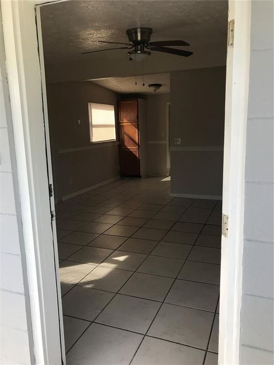 Recently Rented: $1,040 (3 beds, 1 baths, 984 Square Feet)