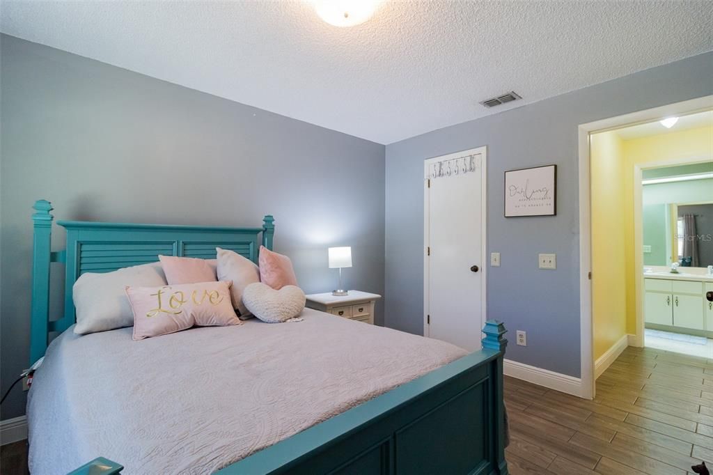 Recently Sold: $184,000 (2 beds, 2 baths, 1682 Square Feet)