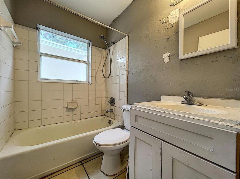最近售出: $164,000 (5 贝兹, 2 浴室, 2300 平方英尺)