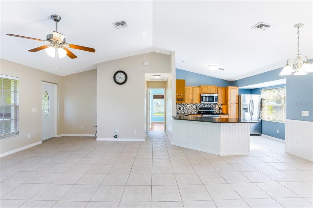 Recently Sold: $210,000 (3 beds, 2 baths, 1271 Square Feet)