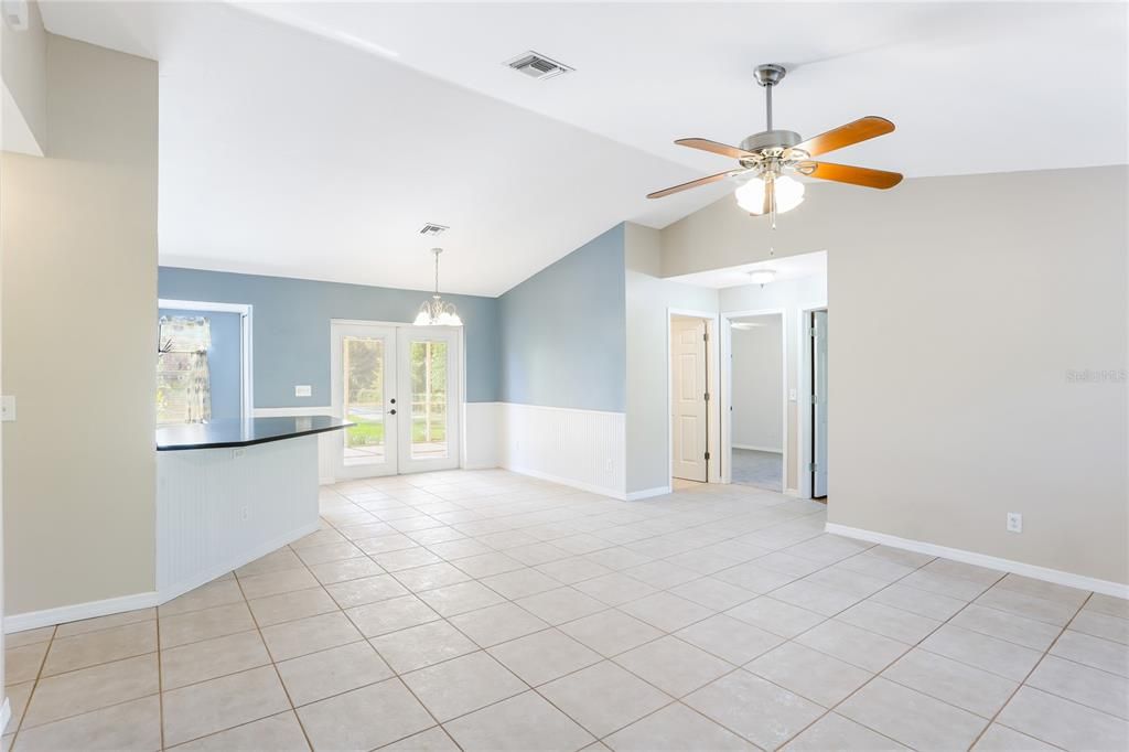 Recently Sold: $210,000 (3 beds, 2 baths, 1271 Square Feet)