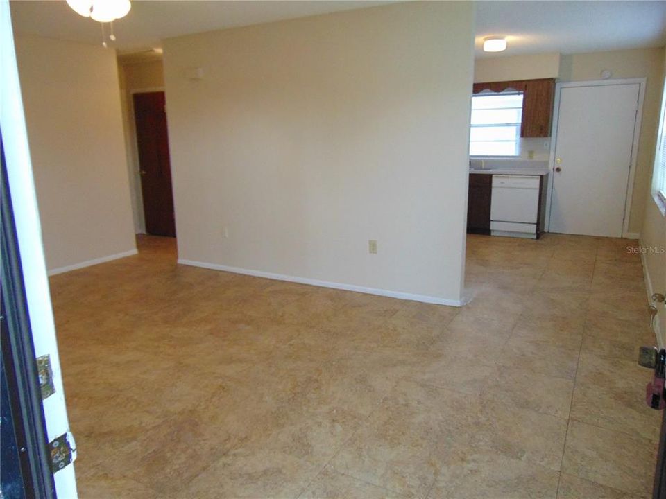 Recently Rented: $825 (2 beds, 1 baths, 854 Square Feet)