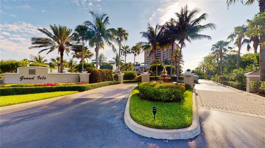 Recently Sold: $889,000 (4 beds, 3 baths, 2759 Square Feet)