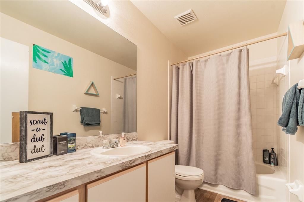 Recently Sold: $180,000 (2 beds, 2 baths, 1595 Square Feet)