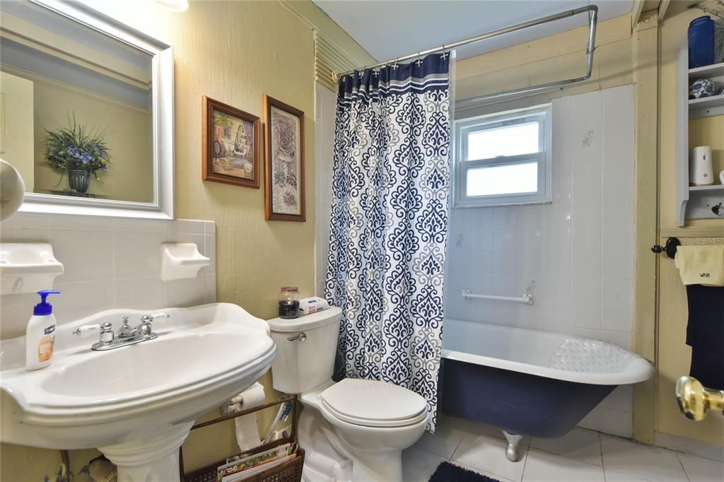 最近售出: $235,000 (3 贝兹, 2 浴室, 1768 平方英尺)