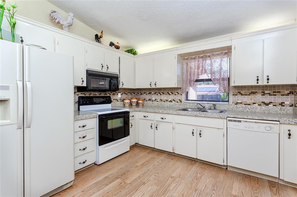 Recently Sold: $289,900 (2 beds, 2 baths, 1860 Square Feet)