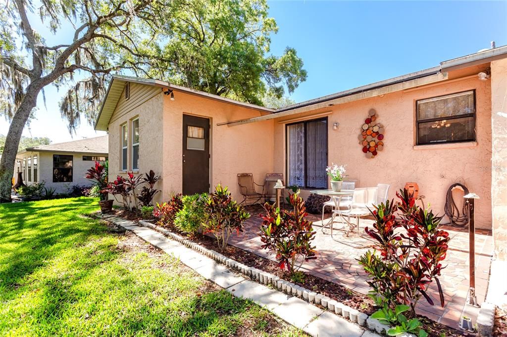 Recently Sold: $289,900 (2 beds, 2 baths, 1860 Square Feet)