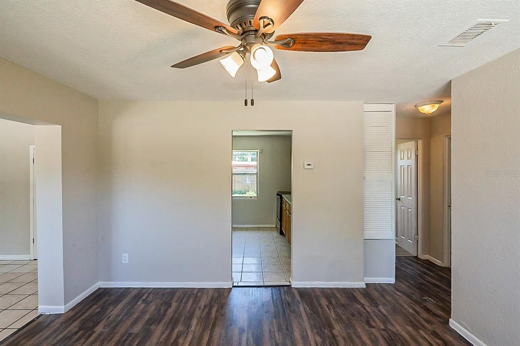 Recently Sold: $170,000 (2 beds, 1 baths, 882 Square Feet)