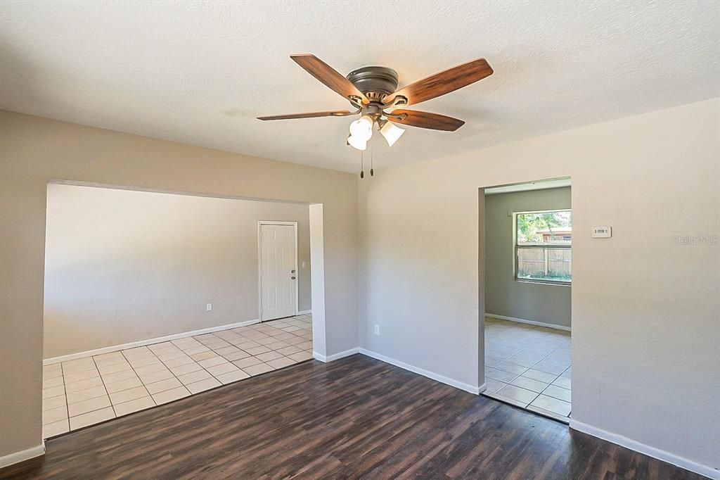 Recently Sold: $170,000 (2 beds, 1 baths, 882 Square Feet)
