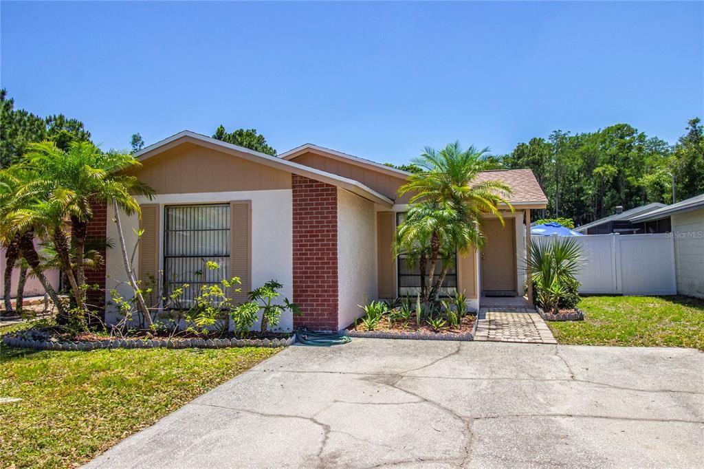 Recently Sold: $220,000 (3 beds, 1 baths, 934 Square Feet)