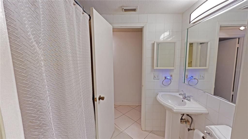 最近售出: $220,000 (3 贝兹, 1 浴室, 934 平方英尺)