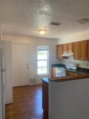 Recently Rented: $925 (2 beds, 1 baths, 883 Square Feet)