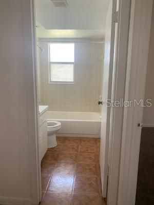 Recently Rented: $925 (2 beds, 1 baths, 883 Square Feet)