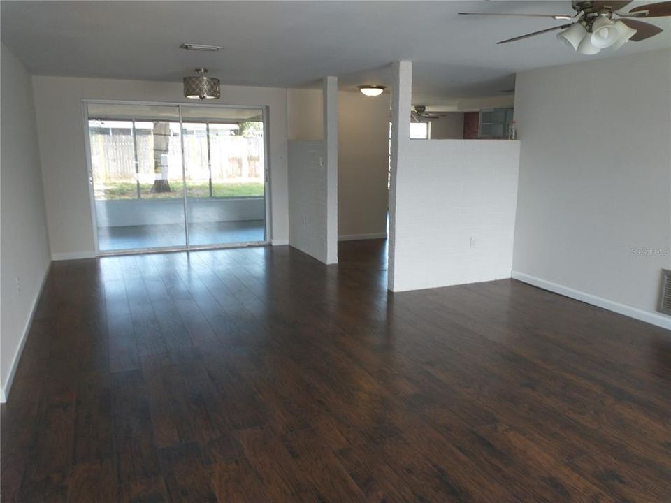 Recently Sold: $185,000 (2 beds, 2 baths, 1389 Square Feet)