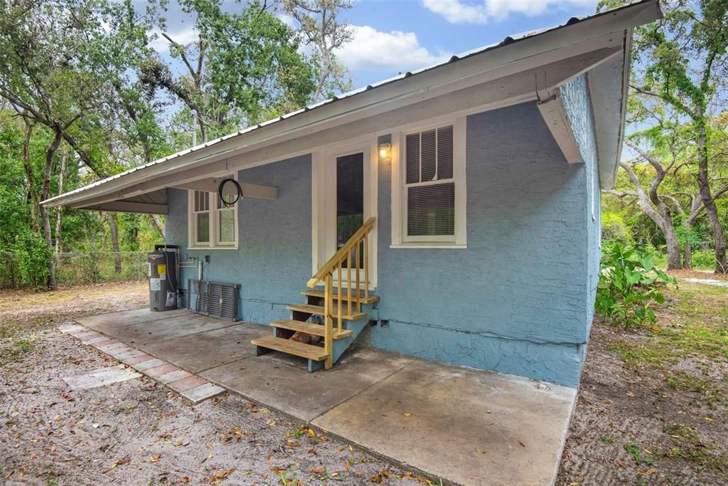 Recently Sold: $139,900 (2 beds, 1 baths, 978 Square Feet)