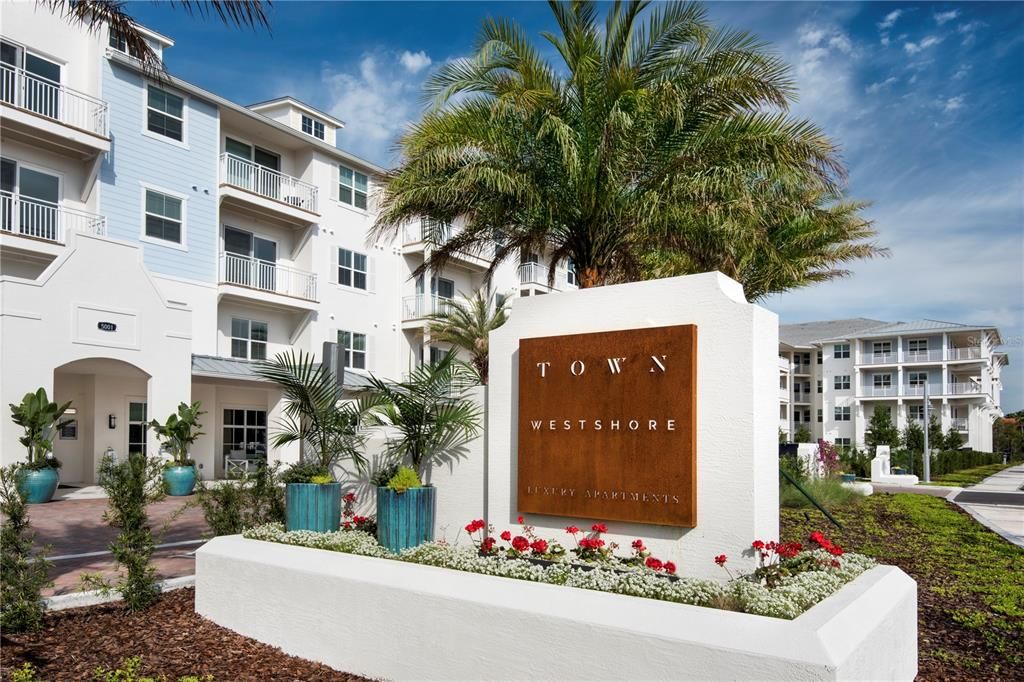 Recently Rented: $1,736 (1 beds, 1 baths, 731 Square Feet)