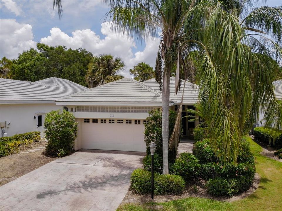 Vendido Recientemente: $389,900 (2 camas, 2 baños, 1642 Pies cuadrados)