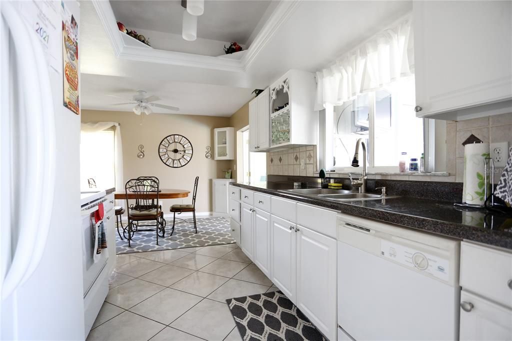 Recently Sold: $225,000 (2 beds, 2 baths, 1466 Square Feet)