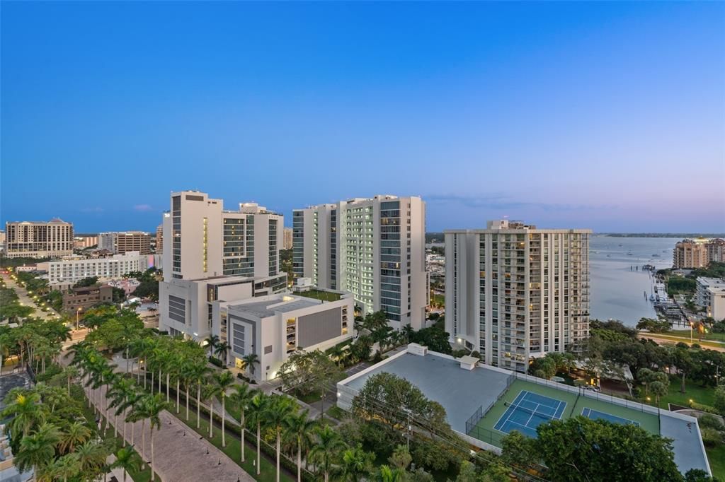 Recently Sold: $2,750,000 (3 beds, 3 baths, 4943 Square Feet)