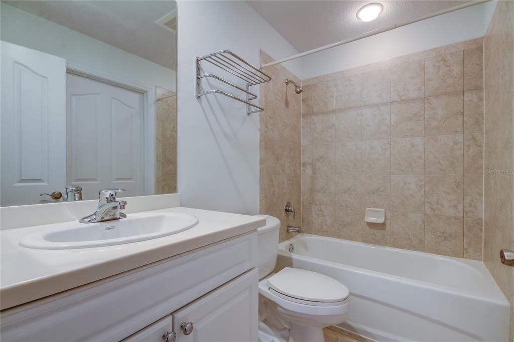 最近租的: $2,200 (2 贝兹, 2 浴室, 1588 平方英尺)