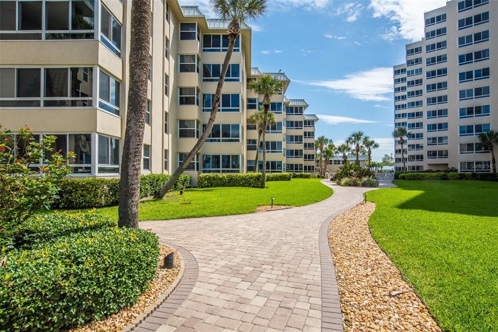 Recently Sold: $825,000 (2 beds, 2 baths, 1342 Square Feet)