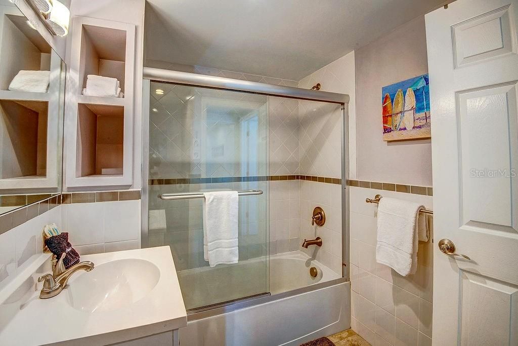 最近售出: $1,185,000 (0 贝兹, 0 浴室, 1584 平方英尺)