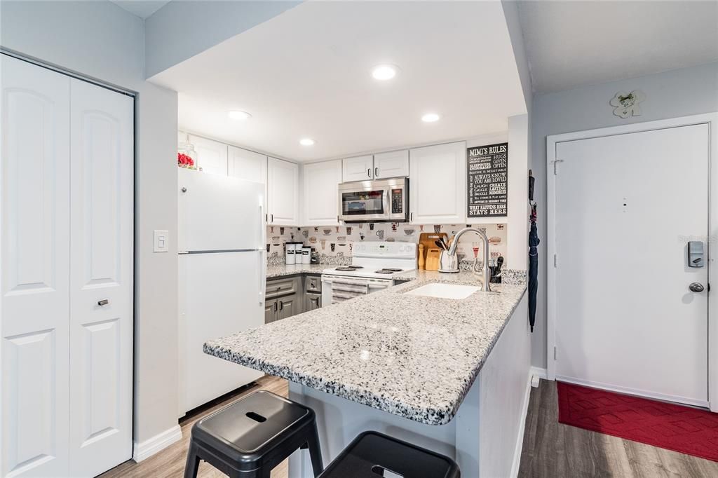 Recently Sold: $144,900 (2 beds, 2 baths, 1088 Square Feet)