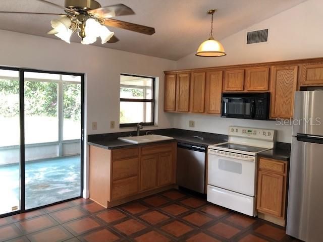 Recently Sold: $179,500 (2 beds, 2 baths, 969 Square Feet)
