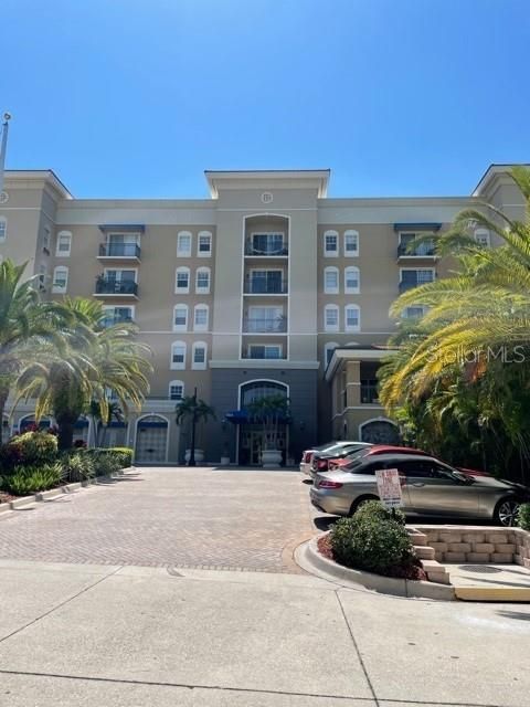 Recently Sold: $405,000 (2 beds, 2 baths, 1551 Square Feet)