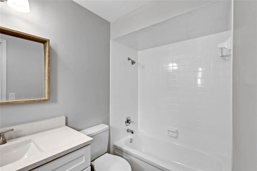 最近售出: $175,000 (3 贝兹, 2 浴室, 1006 平方英尺)