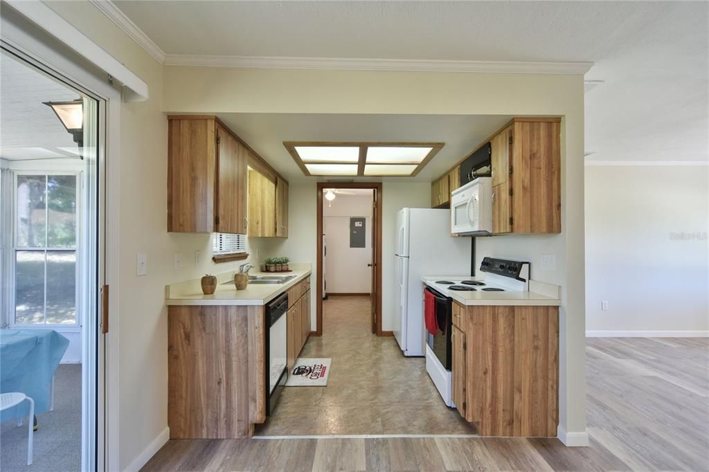 Recently Rented: $1,100 (2 beds, 2 baths, 864 Square Feet)