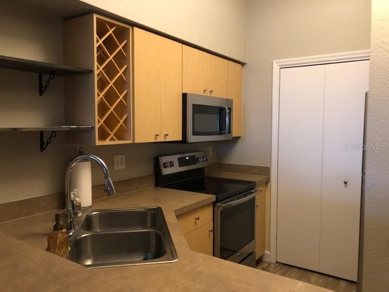 Recently Rented: $1,950 (1 beds, 1 baths, 743 Square Feet)