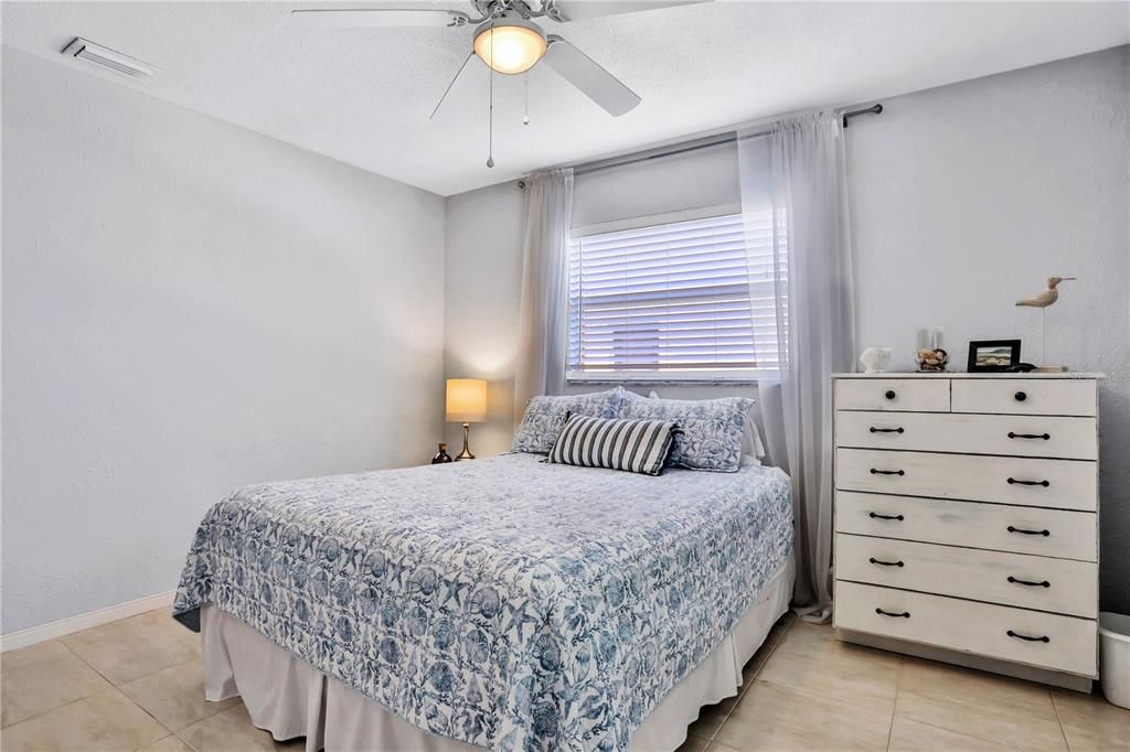 Recently Sold: $215,000 (2 beds, 2 baths, 1365 Square Feet)