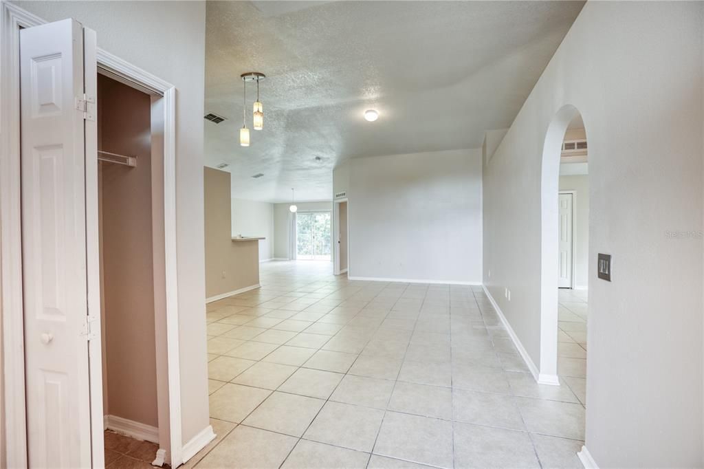 Recently Sold: $255,000 (3 beds, 2 baths, 1592 Square Feet)