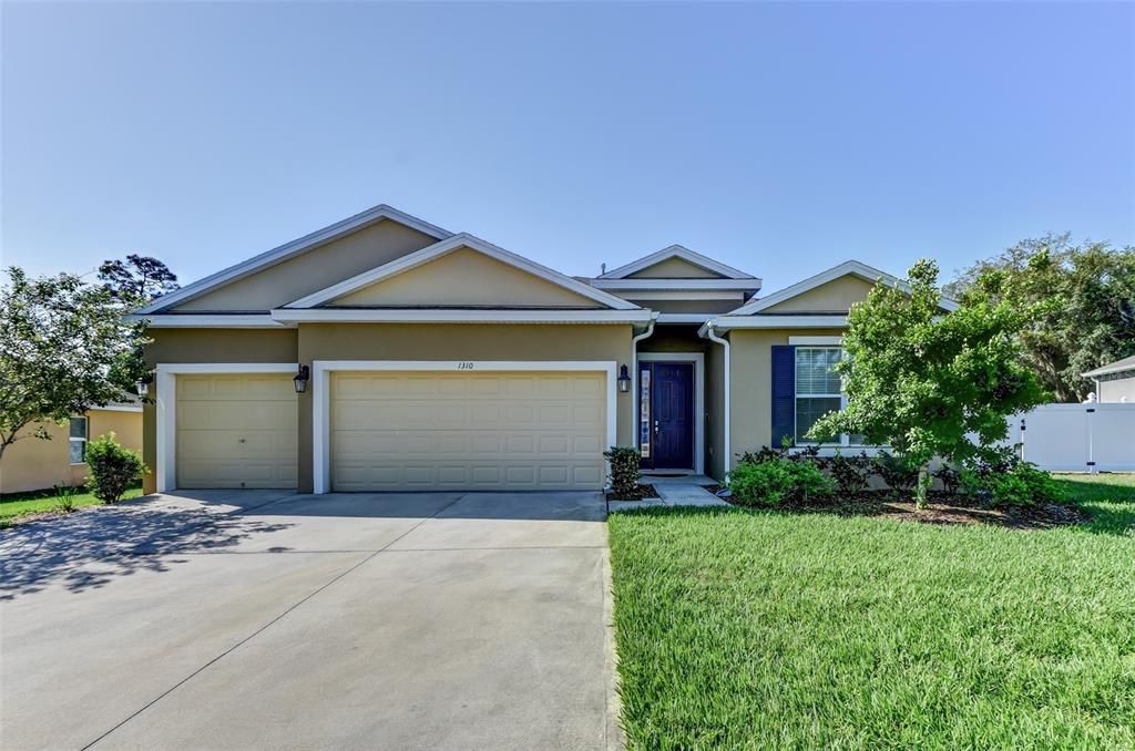 Recently Sold: $379,900 (4 beds, 3 baths, 2366 Square Feet)