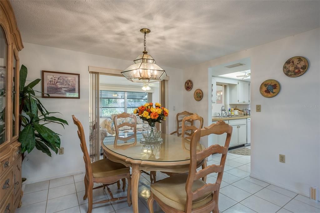 Recently Sold: $210,000 (2 beds, 2 baths, 1398 Square Feet)