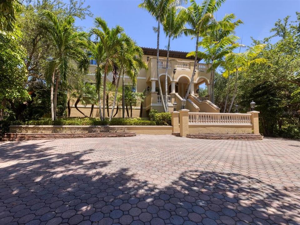 Recently Sold: $1,860,000 (3 beds, 4 baths, 4388 Square Feet)