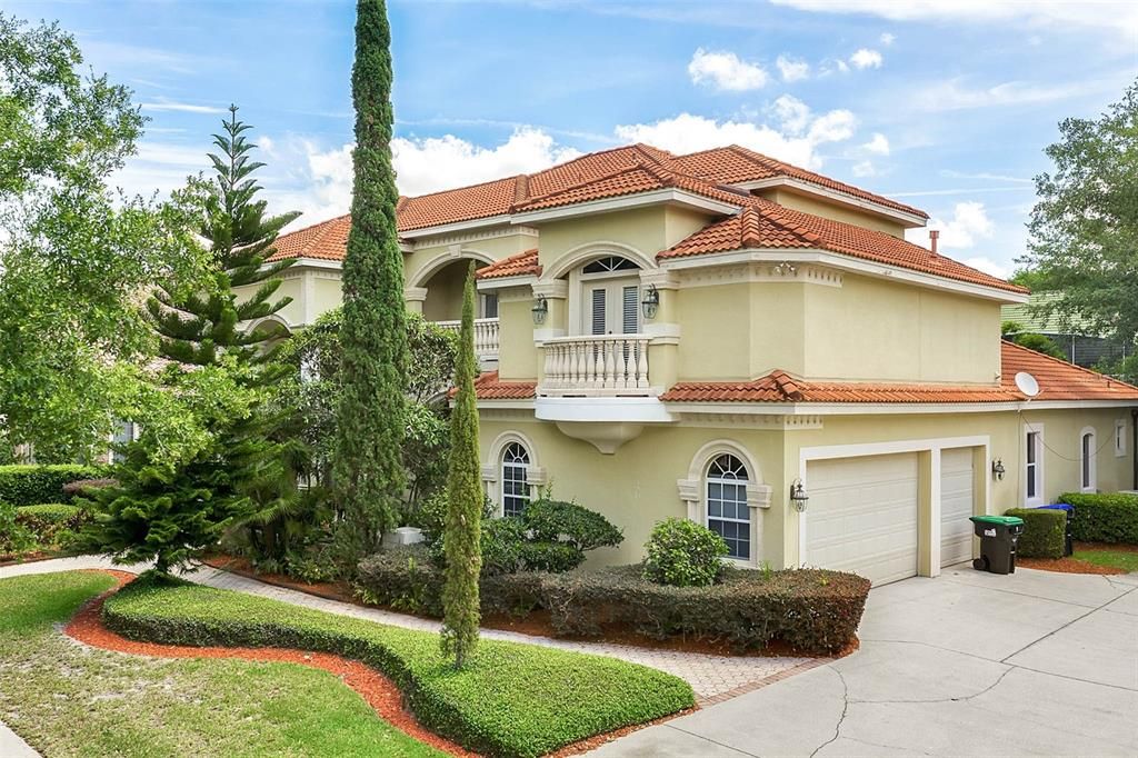 Recently Sold: $1,096,000 (6 beds, 4 baths, 5336 Square Feet)