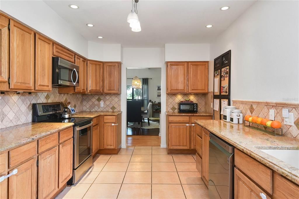 Recently Sold: $500,000 (3 beds, 2 baths, 2787 Square Feet)