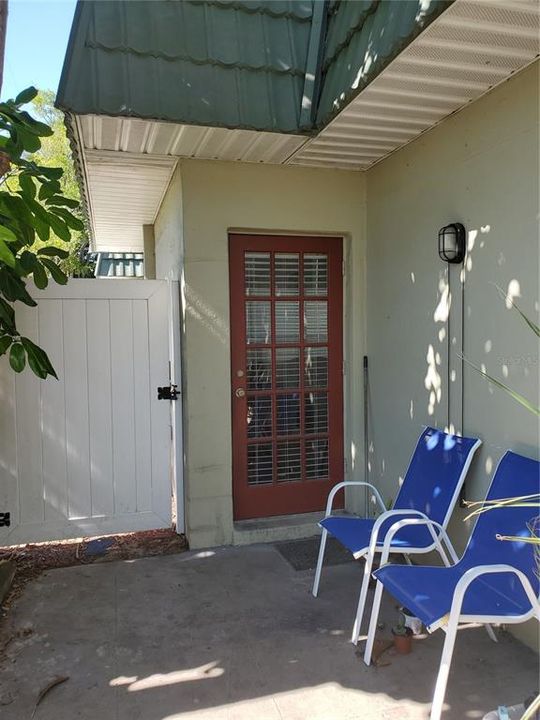 Recently Rented: $1,375 (2 beds, 1 baths, 813 Square Feet)