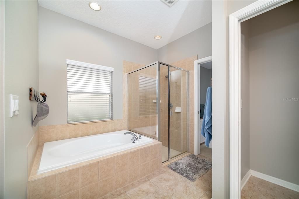 最近售出: $310,000 (4 贝兹, 2 浴室, 2022 平方英尺)