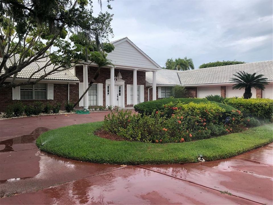 Recently Sold: $3,000,000 (3 beds, 3 baths, 3794 Square Feet)