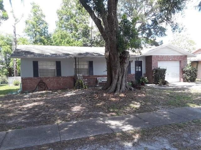 Recently Sold: $215,000 (3 beds, 2 baths, 1323 Square Feet)