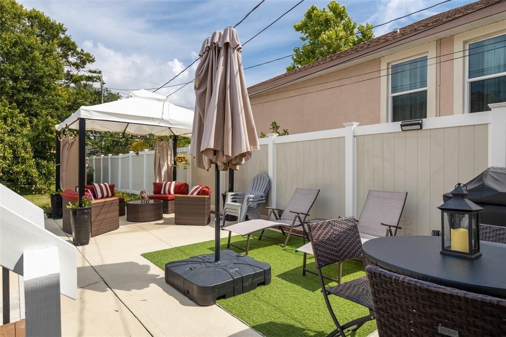 Recently Sold: $315,000 (2 beds, 1 baths, 1078 Square Feet)