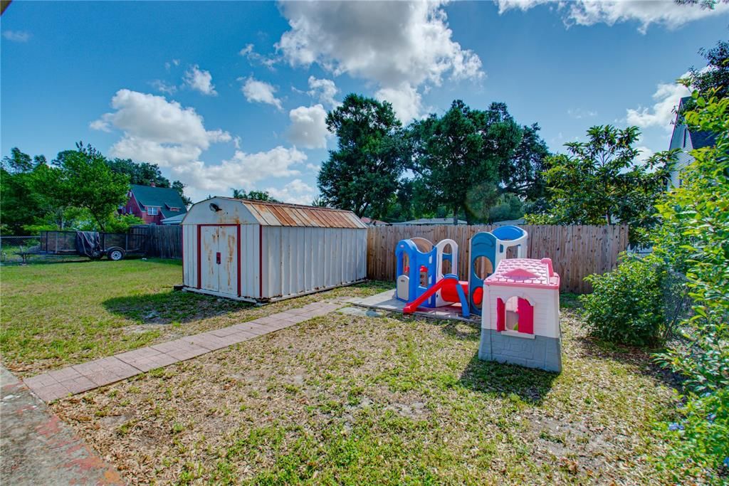 Recently Sold: $185,000 (3 beds, 1 baths, 1114 Square Feet)