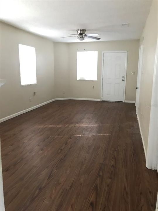 Recently Rented: $925 (3 beds, 1 baths, 934 Square Feet)