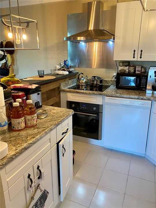 Recently Rented: $1,300 (2 beds, 1 baths, 887 Square Feet)